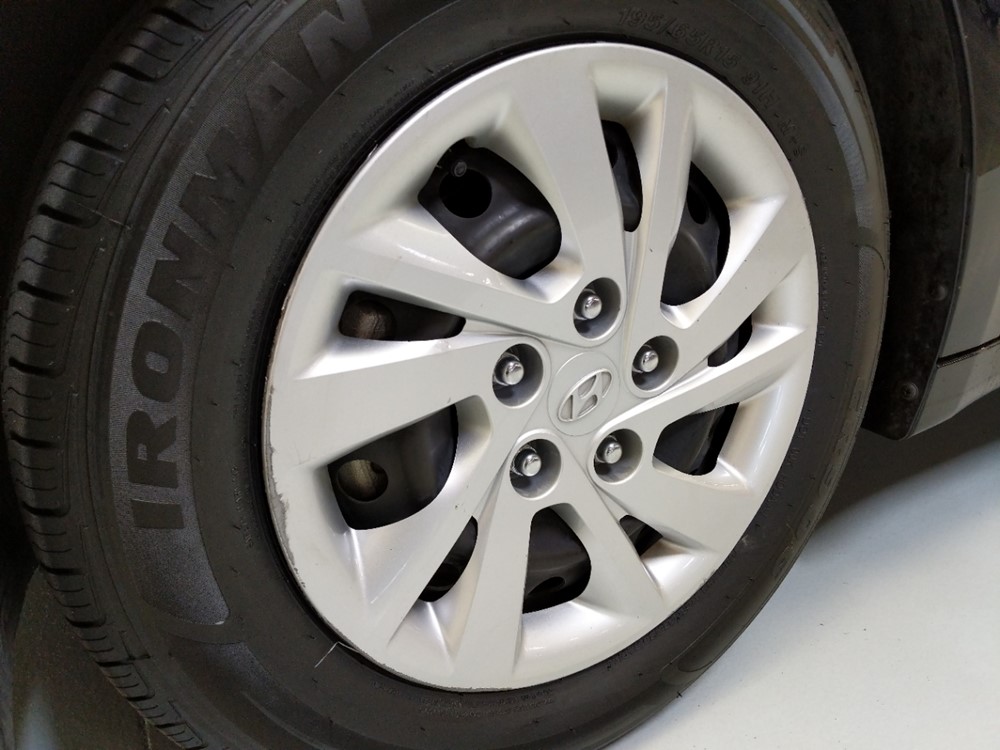 2017 Hyundai Elantra - Wheel