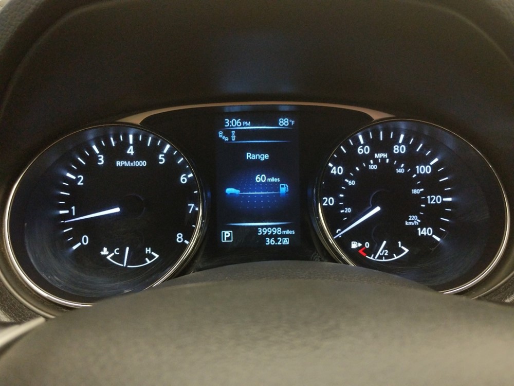 2016 Nissan Rogue - Odometer Close Up