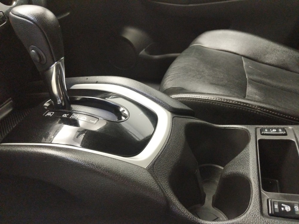 2016 Nissan Rogue - Center Console/Cup Holders