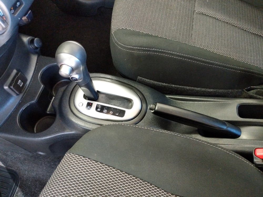 2017 Nissan Versa - Center Console/Cup Holders