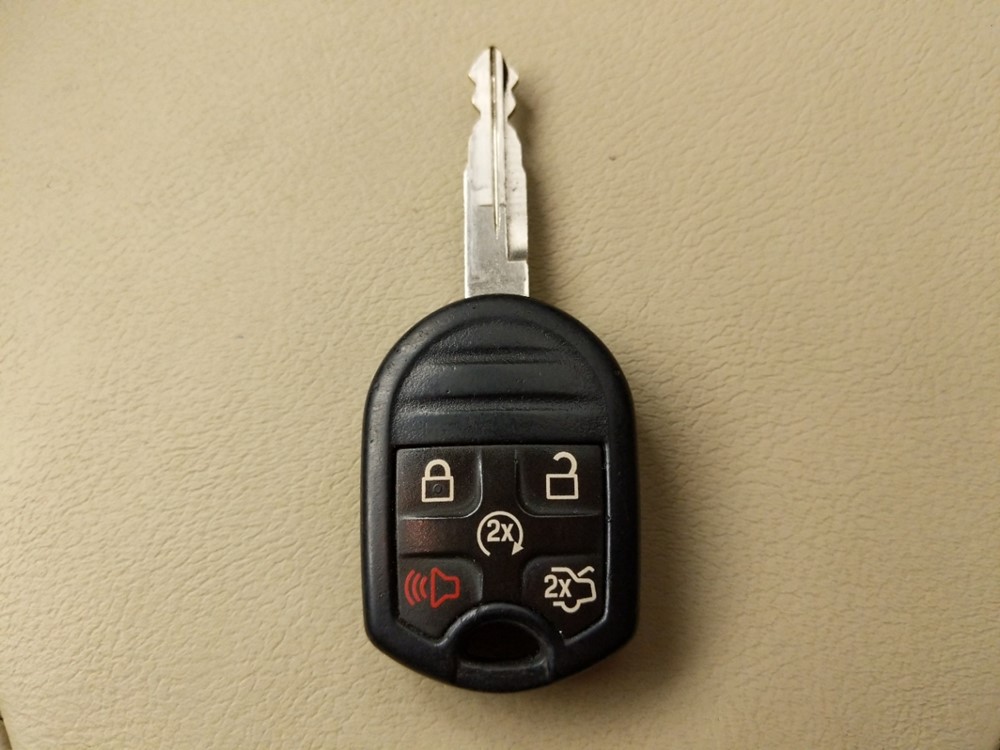 2015 Ford Taurus - Keys