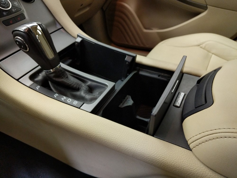 2015 Ford Taurus - Center Console/Cup Holders