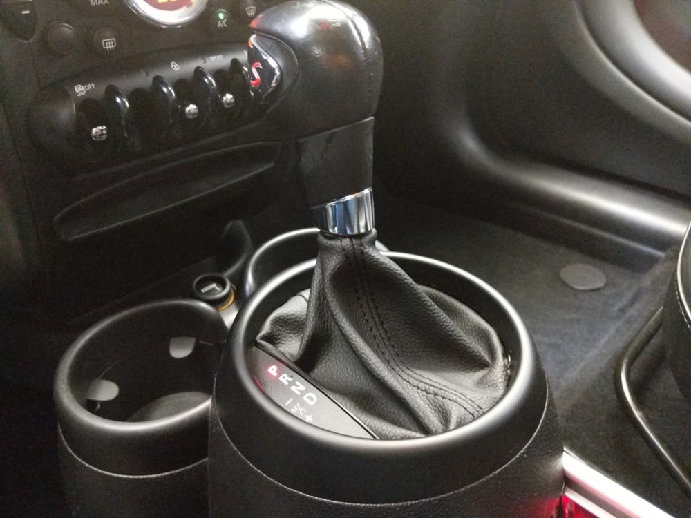 2015 MINI Cooper S - Center Console/Cup Holders