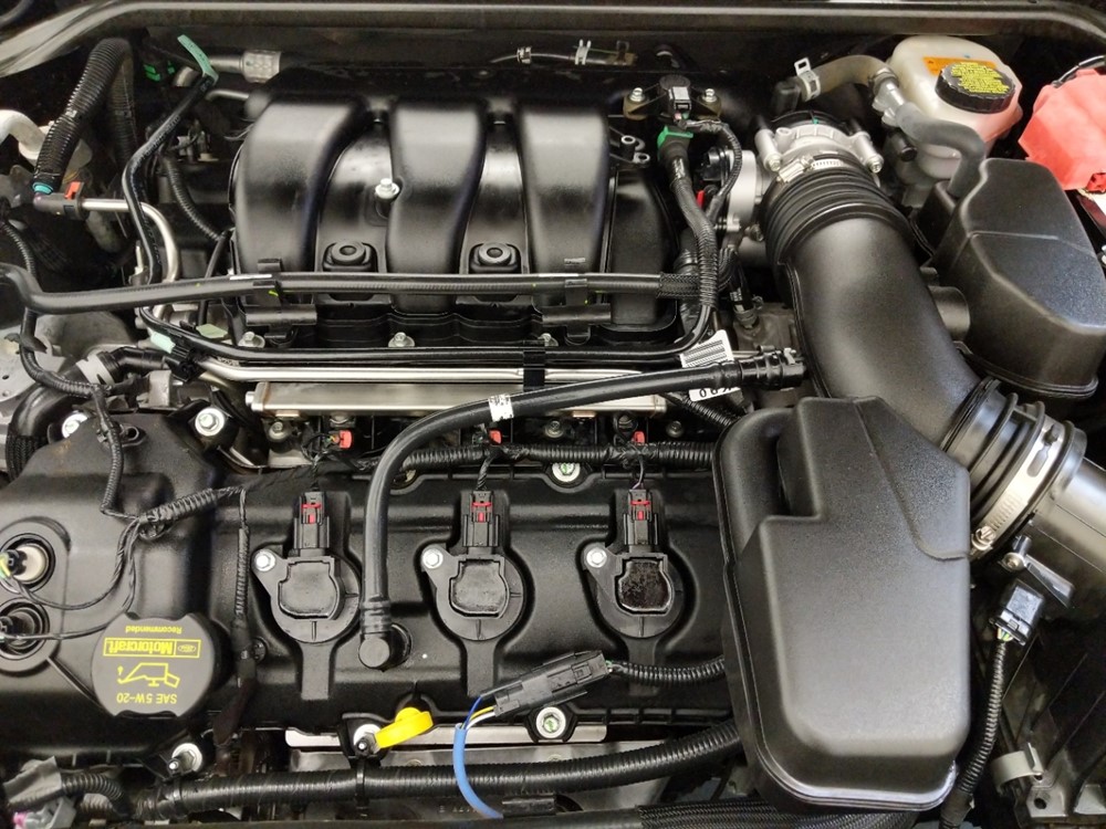 2014 Ford Taurus - Engine