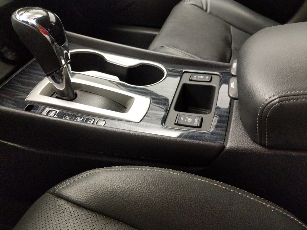 2017 Nissan Altima - Center Console/Cup Holders