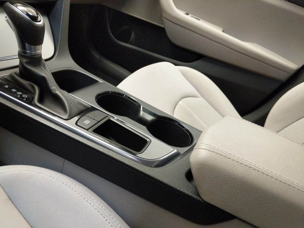 2017 Hyundai Sonata - Center Console/Cup Holders