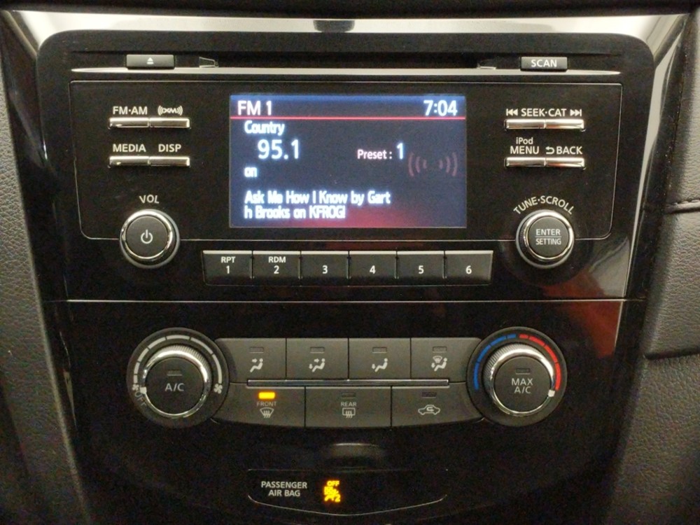 2017 Nissan Rogue - Stereo Package