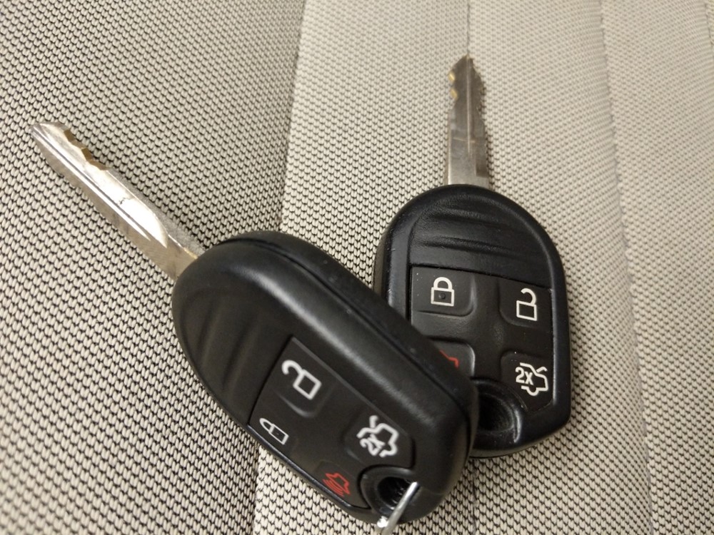 2015 Ford Taurus - Keys