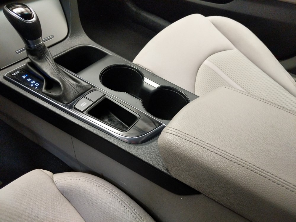 2017 Hyundai Sonata - Center Console/Cup Holders
