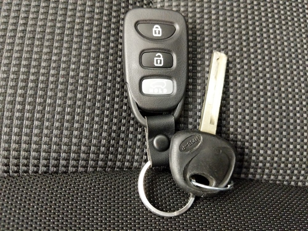 2016 Hyundai Elantra - Keys