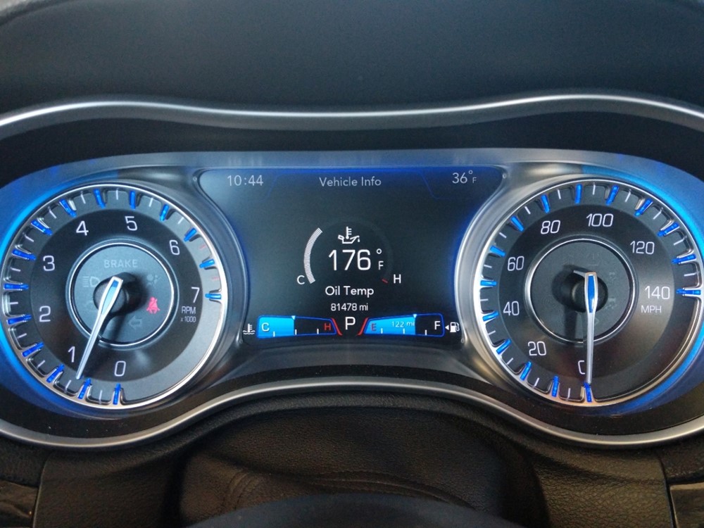 2016 Chrysler 300 - Odometer Close Up