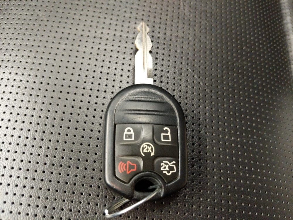 2013 Ford Taurus - Keys