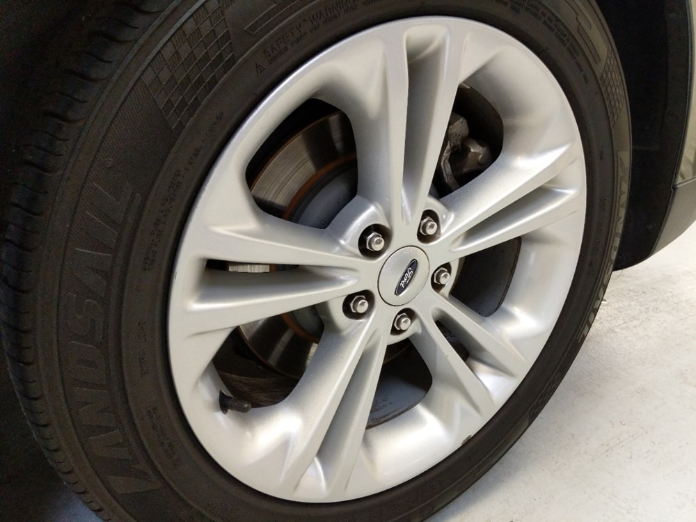 2016 Ford Taurus - Wheel