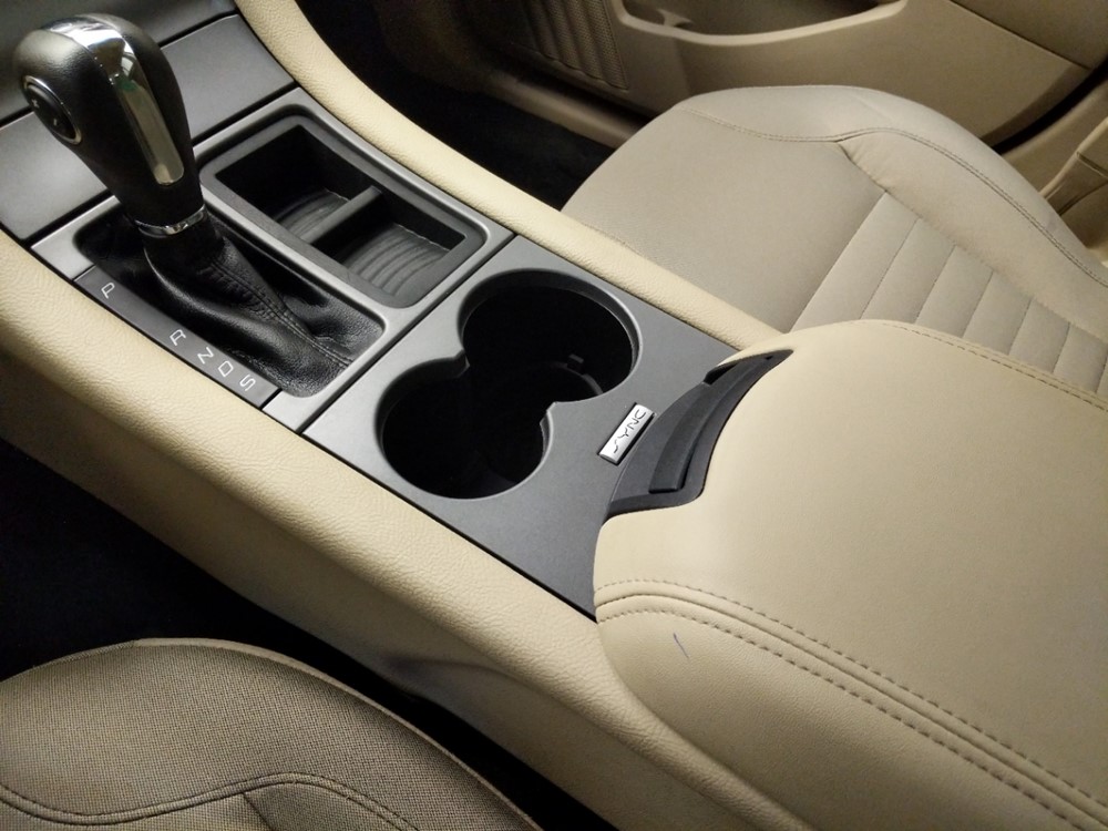 2016 Ford Taurus - Center Console/Cup Holders