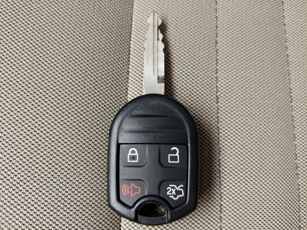 2016 Ford Taurus - Keys