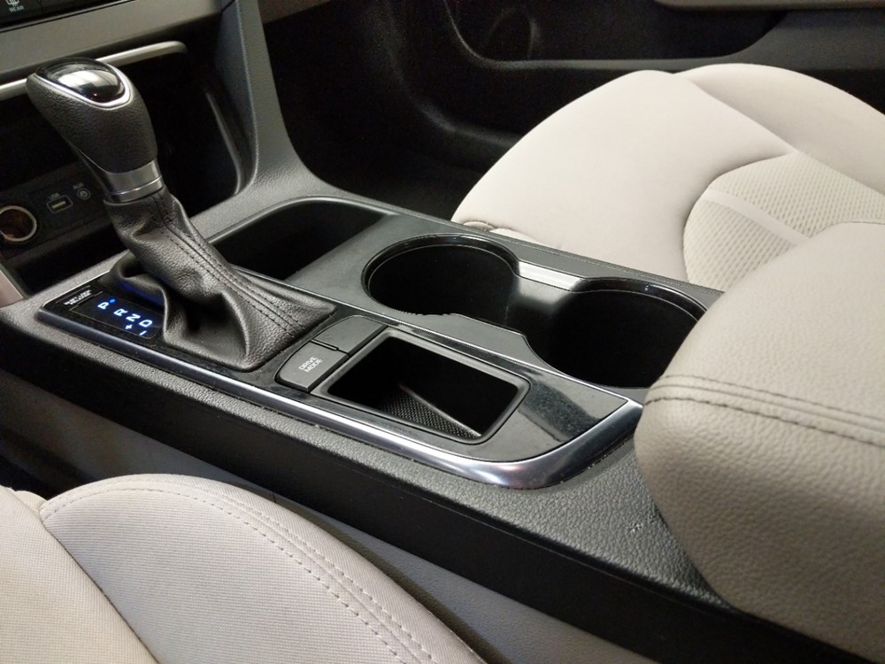 2017 Hyundai Sonata - Center Console/Cup Holders