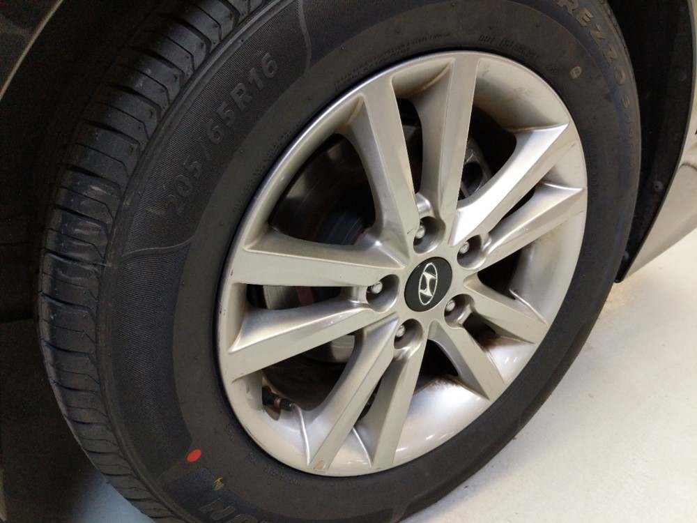2017 Hyundai Sonata - Wheel