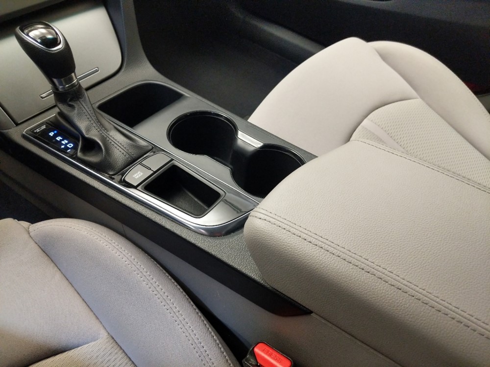 2017 Hyundai Sonata - Center Console/Cup Holders