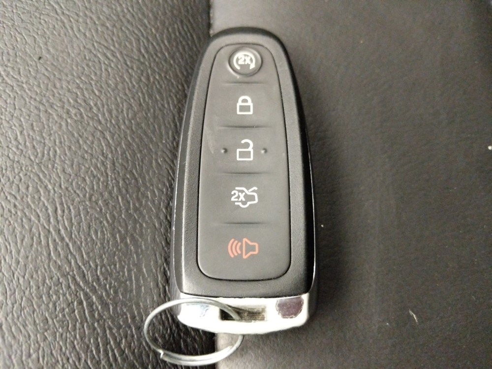 2015 Ford Taurus - Keys