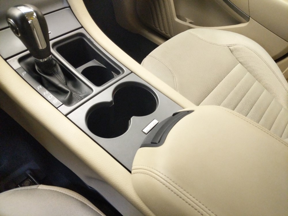2016 Ford Taurus - Center Console/Cup Holders