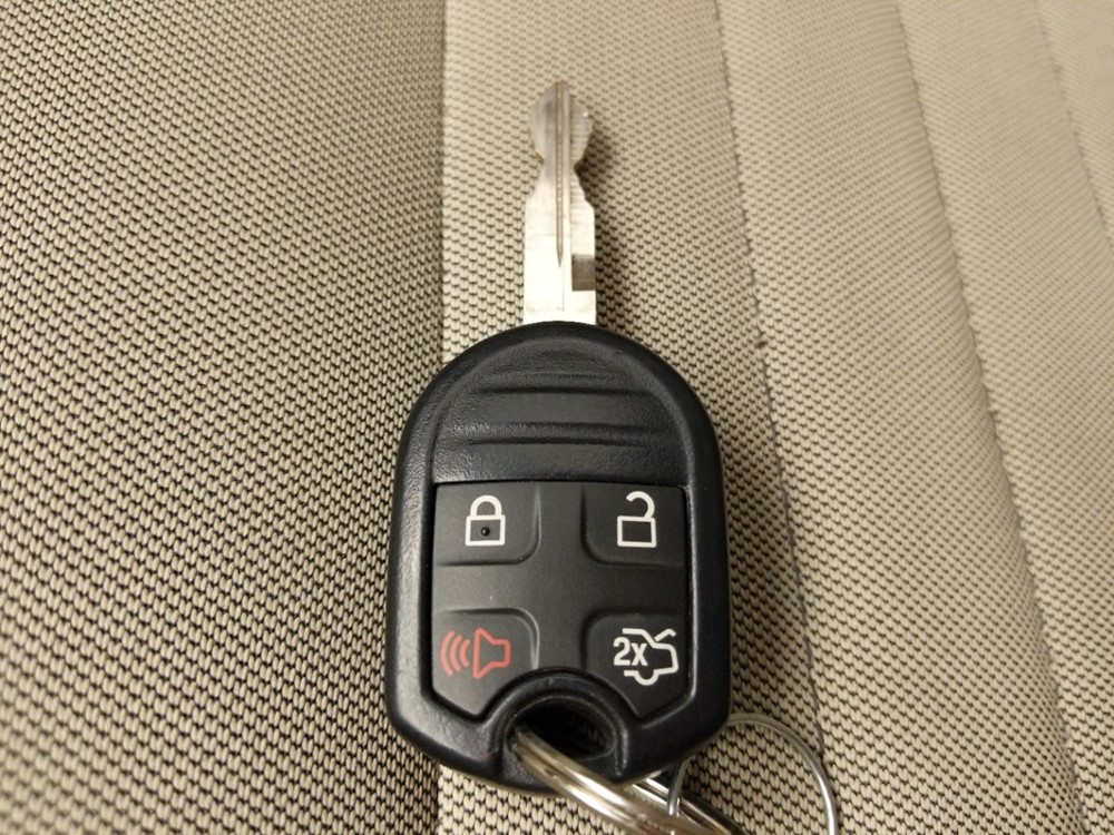2016 Ford Taurus - Keys