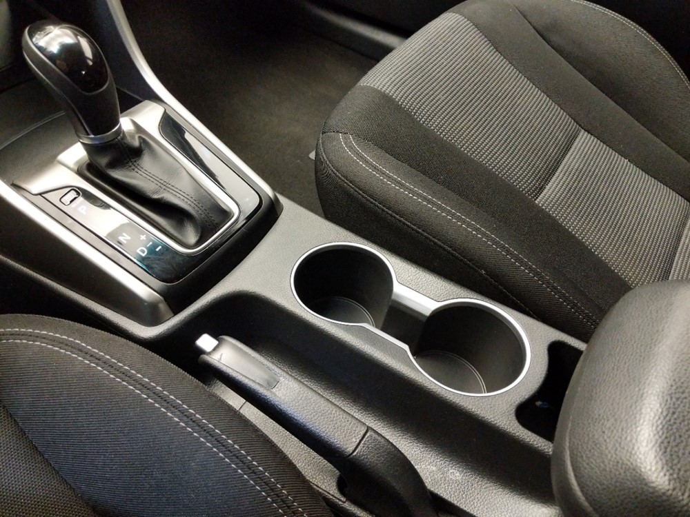 2017 Hyundai Elantra - Center Console/Cup Holders