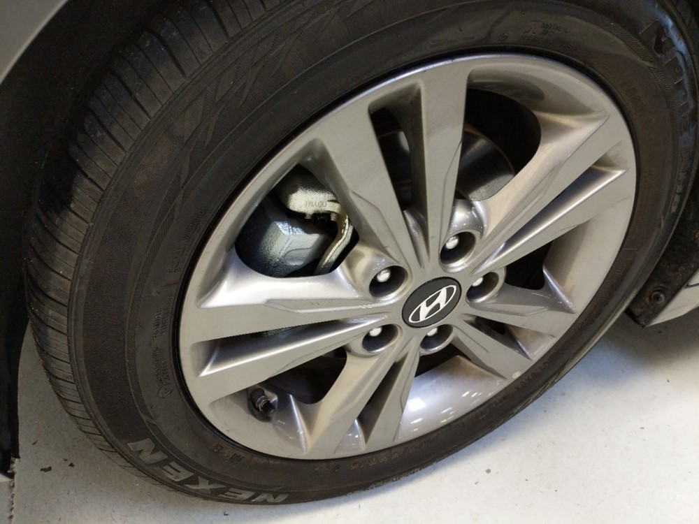 2018 Hyundai Elantra - Wheel