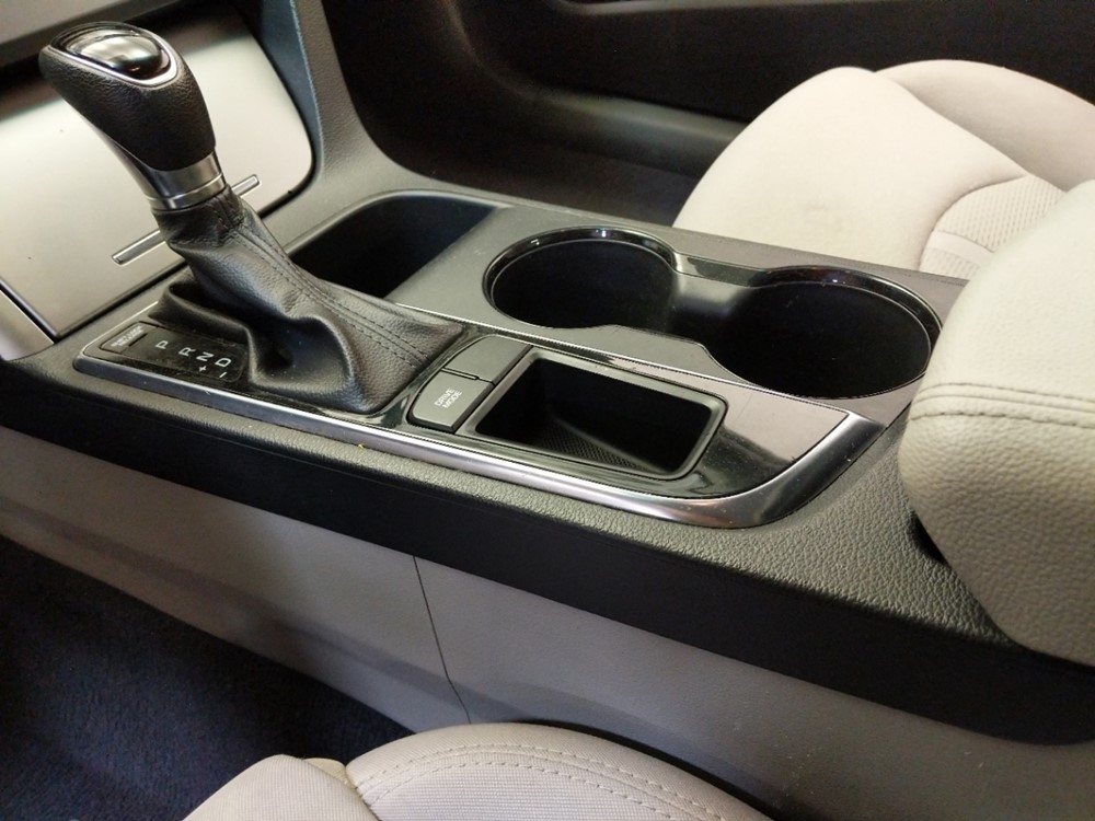2017 Hyundai Sonata - Center Console/Cup Holders