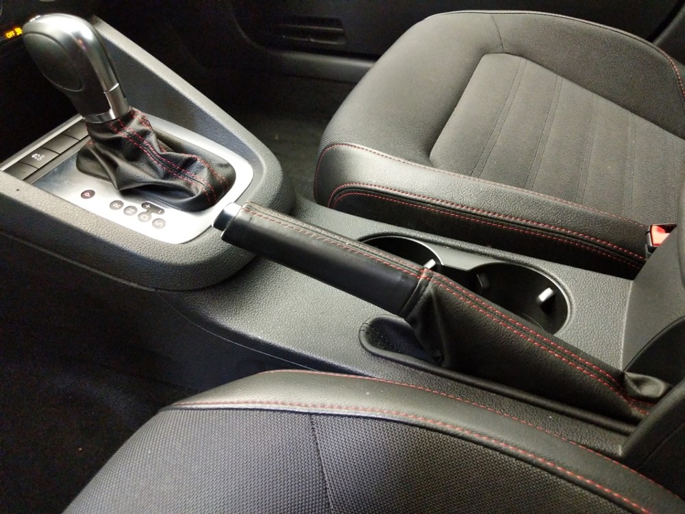 2014 Volkswagen Jetta - Center Console/Cup Holders
