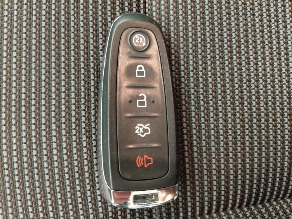 2015 Ford Taurus - Keys