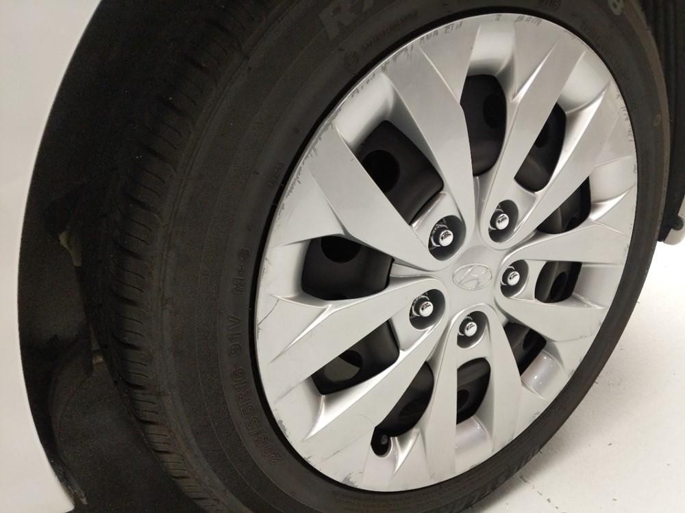 2017 Hyundai Elantra - Wheel