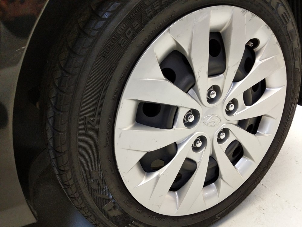 2017 Hyundai Elantra - Wheel