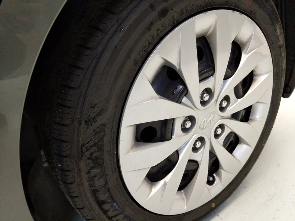 2017 Hyundai Elantra - Wheel