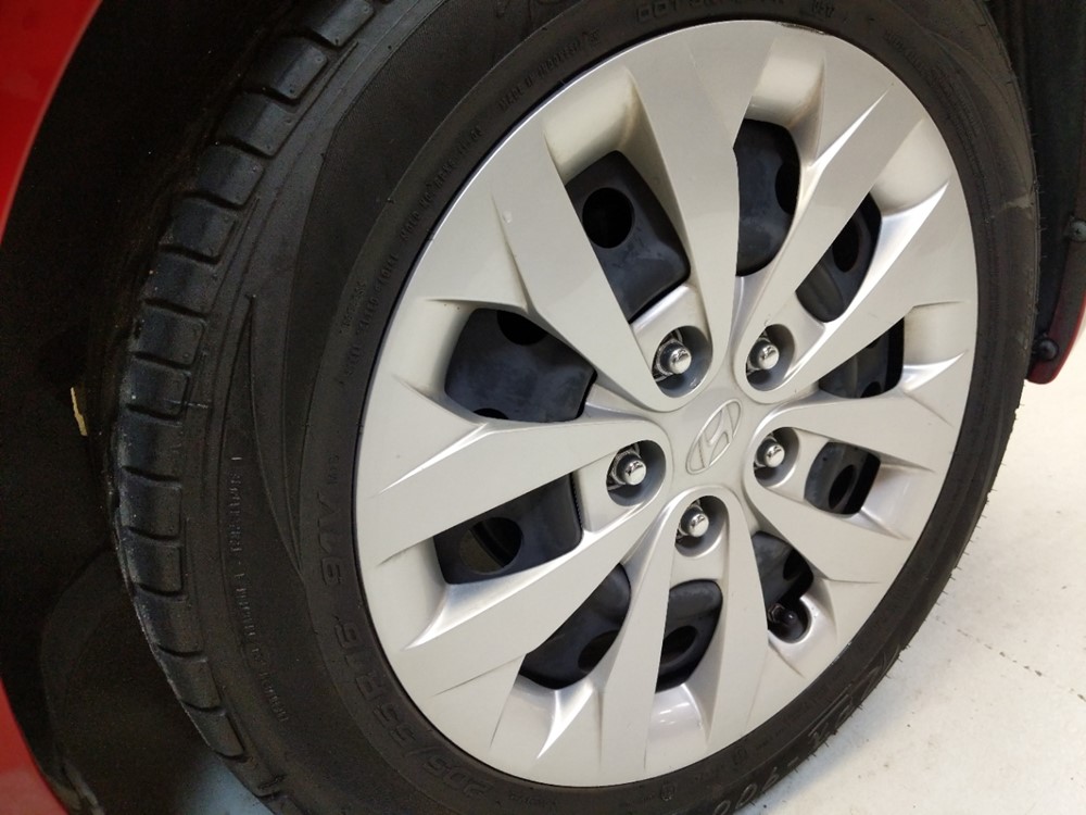 2017 Hyundai Elantra - Wheel