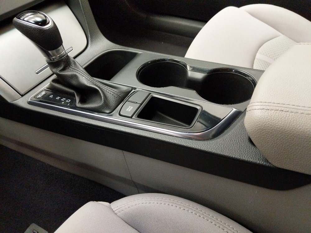 2017 Hyundai Sonata - Center Console/Cup Holders
