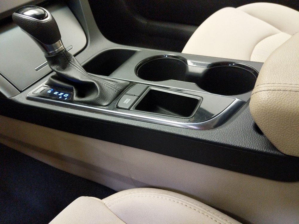 2017 Hyundai Sonata - Center Console/Cup Holders