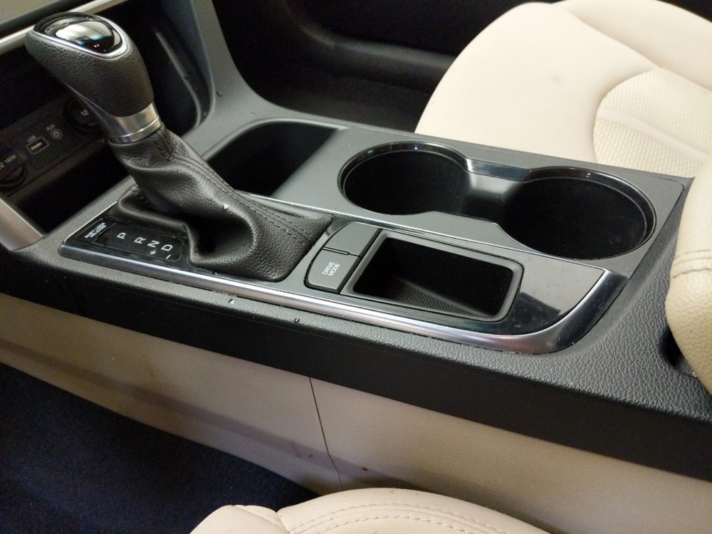 2017 Hyundai Sonata - Center Console/Cup Holders