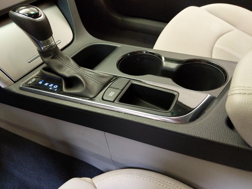 2017 Hyundai Sonata - Center Console/Cup Holders