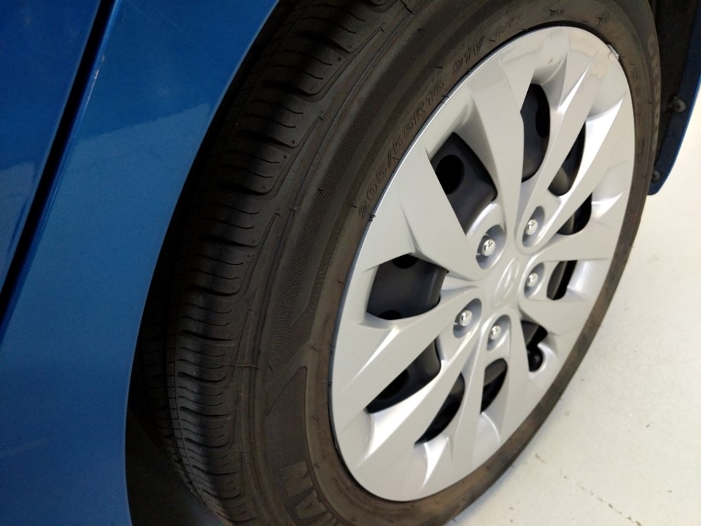 2017 Hyundai Elantra - Wheel