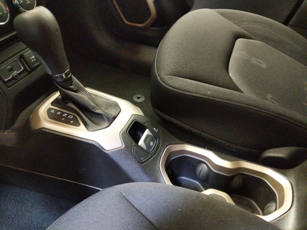 2017 Jeep Renegade - Center Console/Cup Holders