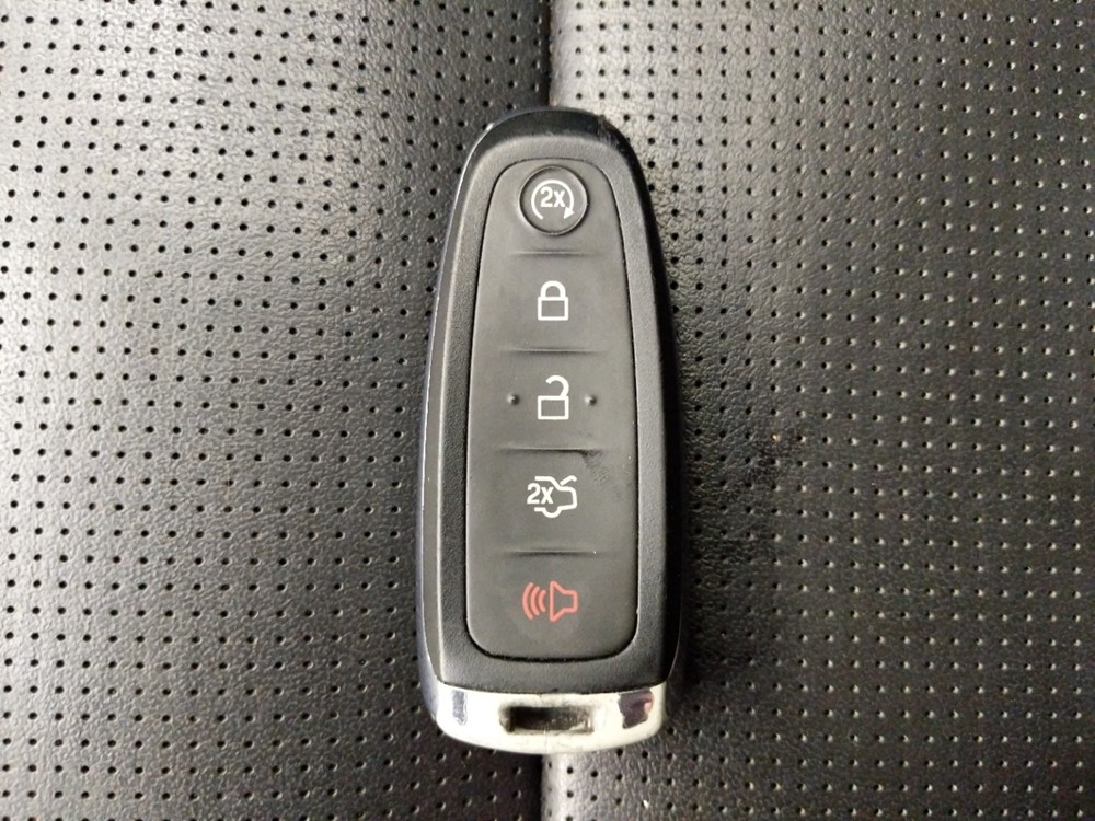 2016 Ford Taurus - Keys