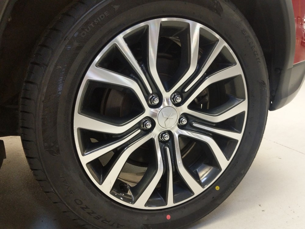 2018 Mitsubishi Outlander - Wheel