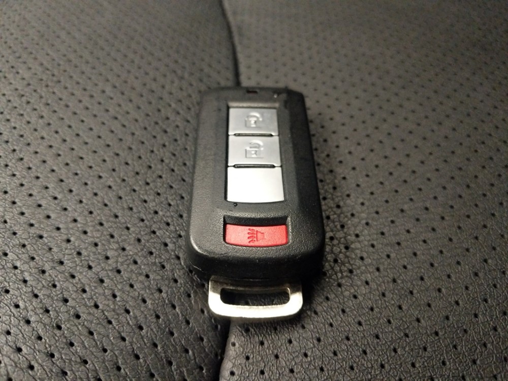 2018 Mitsubishi Outlander - Keys