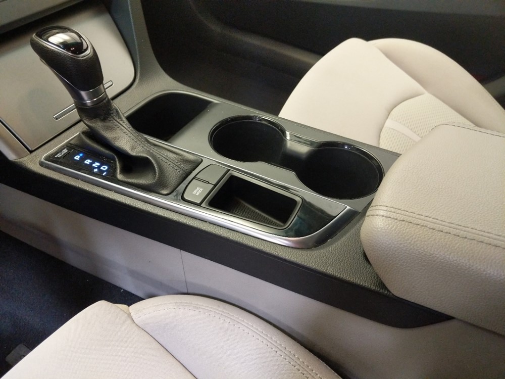 2017 Hyundai Sonata - Center Console/Cup Holders