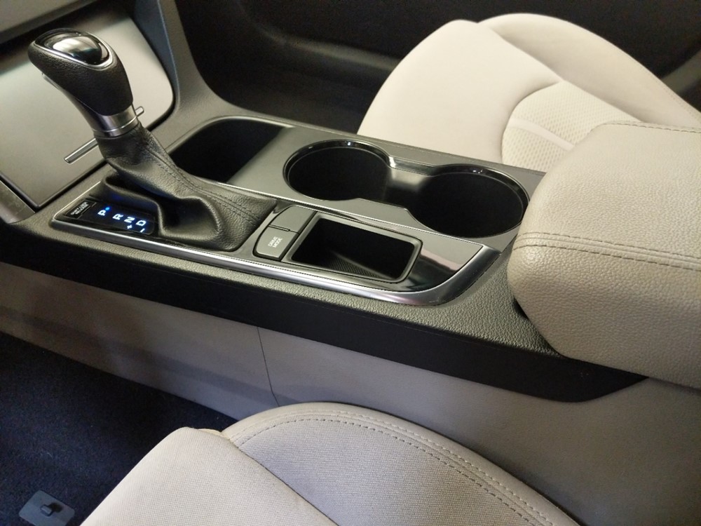2017 Hyundai Sonata - Center Console/Cup Holders