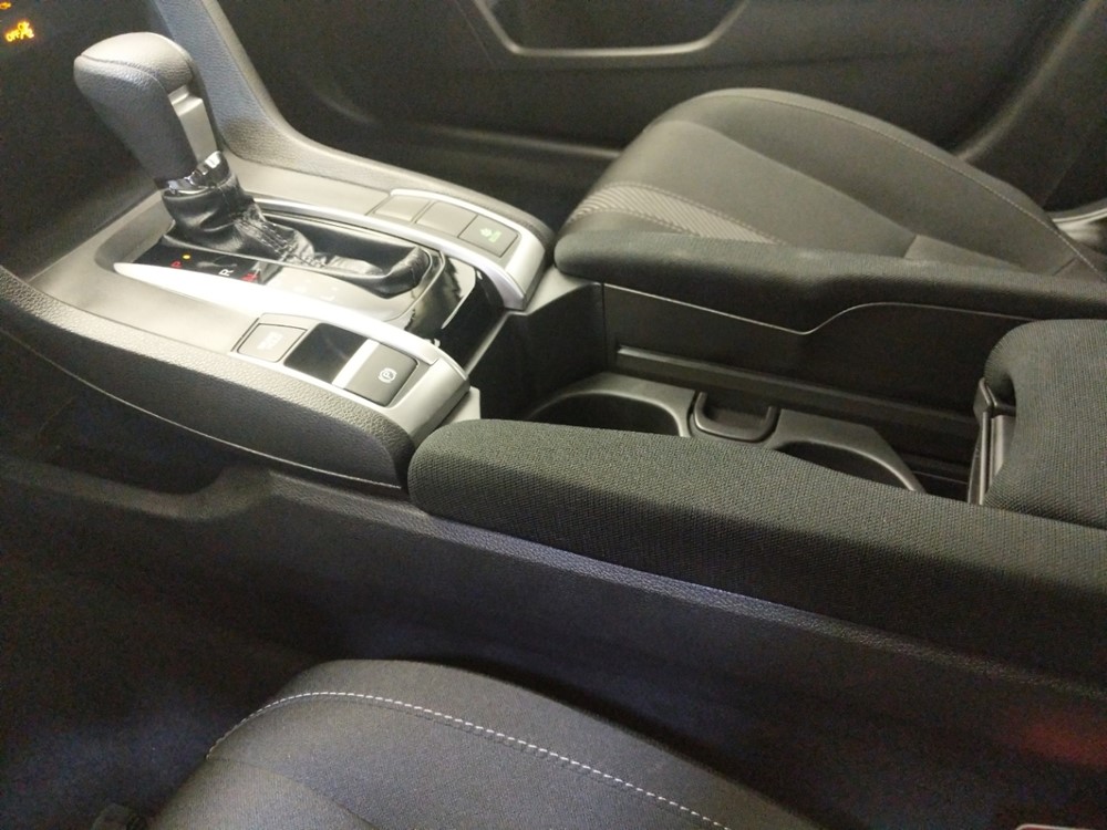 2018 Honda Civic - Center Console/Cup Holders