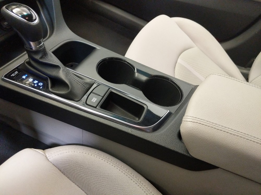 2017 Hyundai Sonata - Center Console/Cup Holders