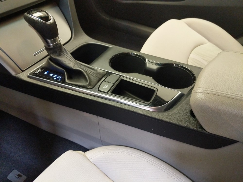 2017 Hyundai Sonata - Center Console/Cup Holders