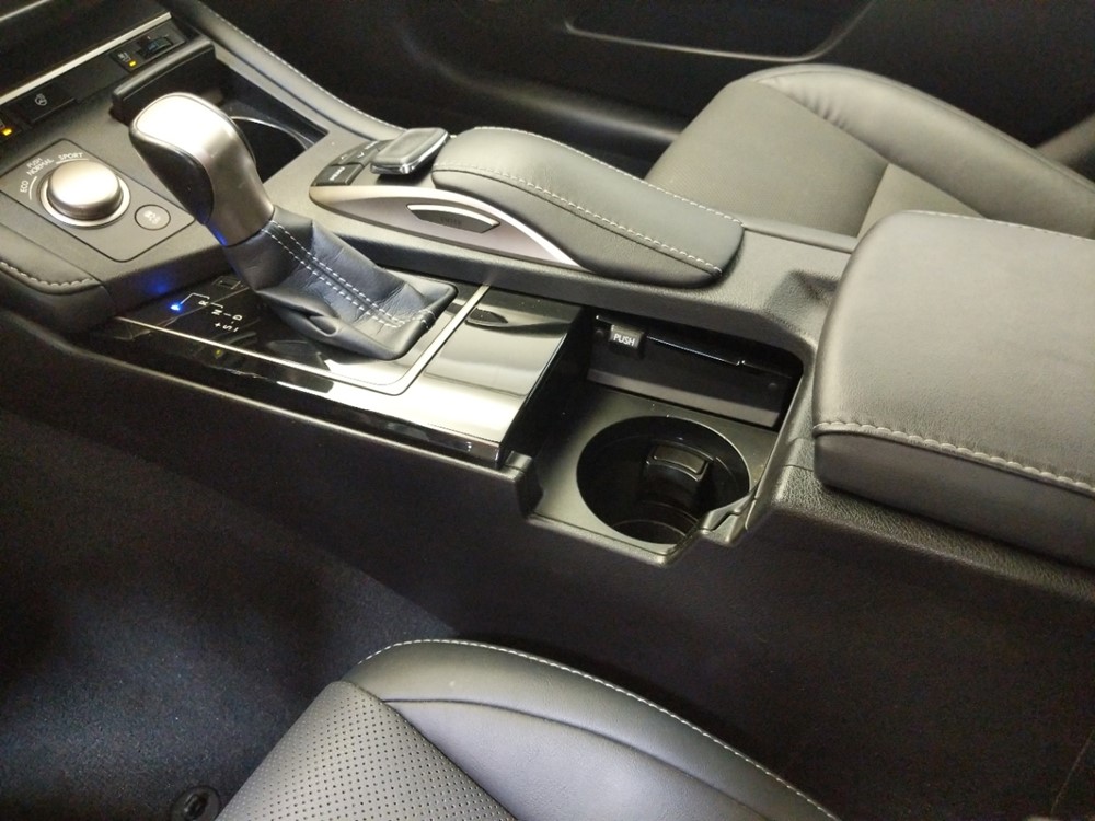 2016 Lexus ES 350 - Center Console/Cup Holders