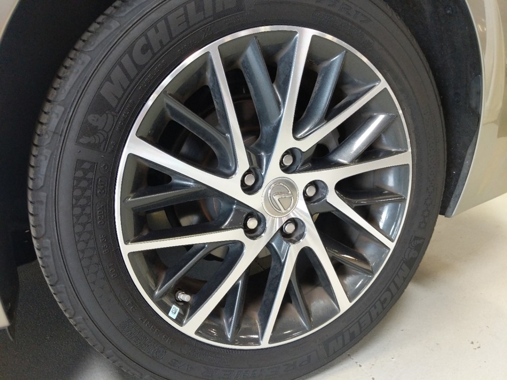2016 Lexus ES 350 - Wheel
